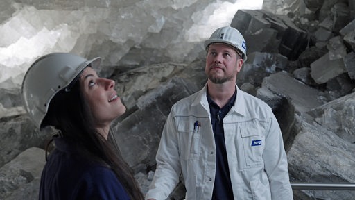 Mit Bergmann Andreas Enders begibt sich Clarissa auf die Suche nach Salz in 800 Meter Tiefe
