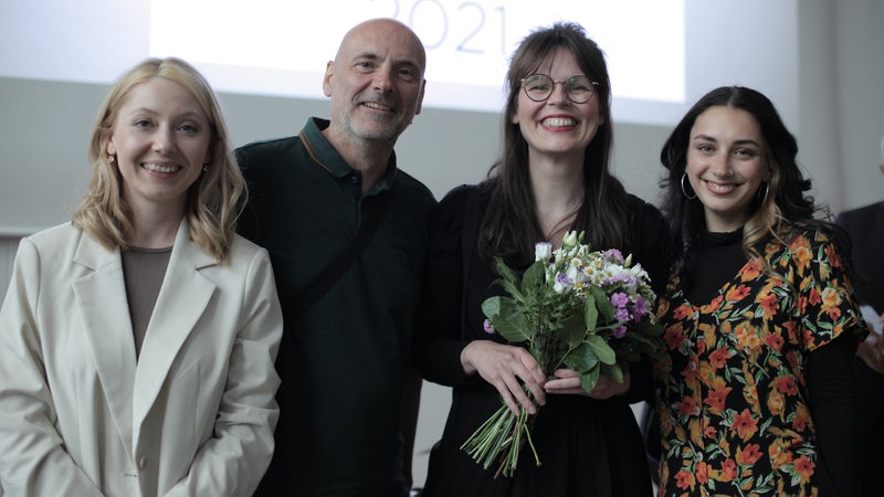 Jolanta Stebel, Matthias Zähler, Felicia Rheinstädt mit Blumenstrauß, Bianca Marstaller 