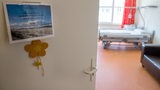 Ein leeres Krankenbett steht in einem Patientenzimmer im Palliativ-Zentrum in der Helios Klinik. 