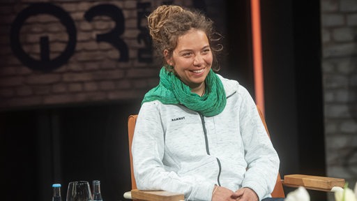 Caro North in der Talksendung 3nach9