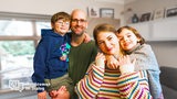 Vater, Mutter und zwei Söhne