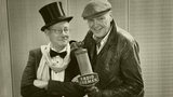 Neumann und Böhling mit altem Radio Bremen-Mikro