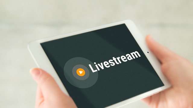 Tablet mit Aufschrift "Livestream"