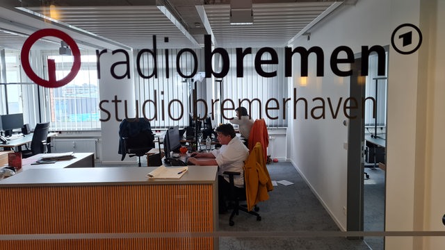 Eingangstür des Studios von Radio Bremen Bremerhaven