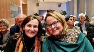 Claudia Schwab und Michaela Herold bei der Preisverleihung.
