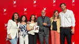 Die Crew von "Bemal-Heimatlos" bekommt den Sternpreis überreicht