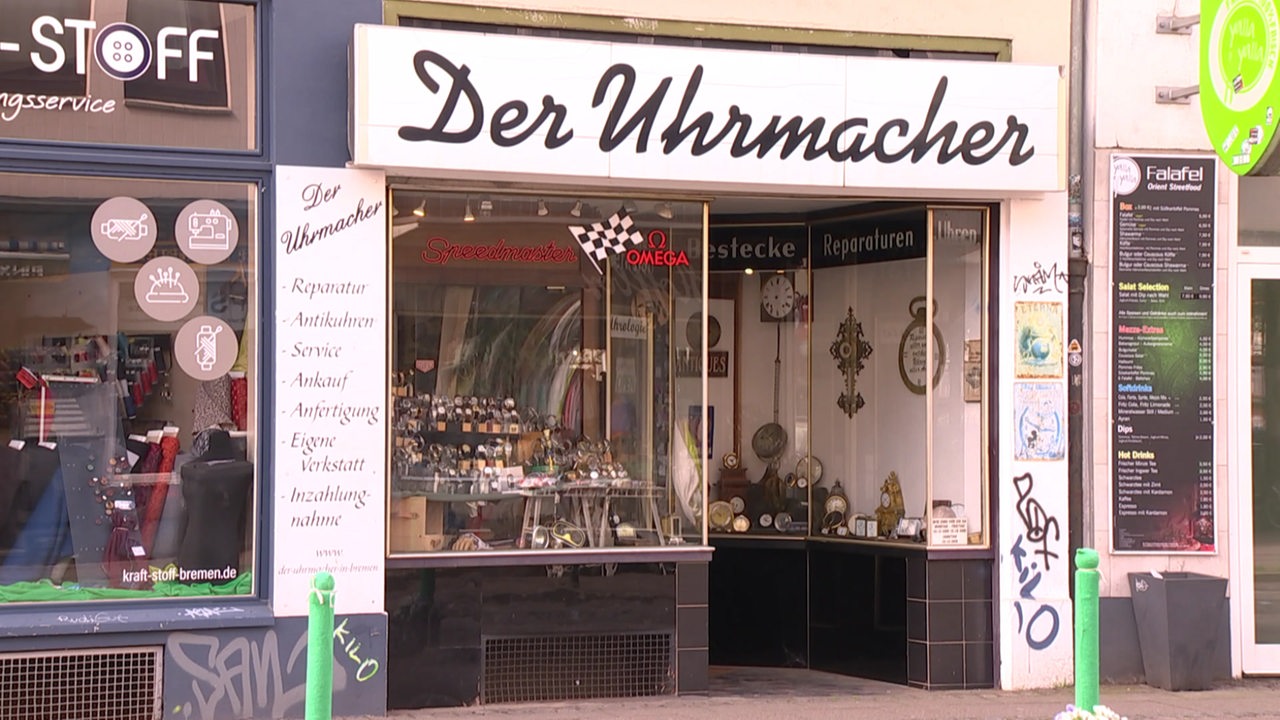 Der Laden "Der Uhrmacher" im Bremer Steintorviertel in der Außenansicht