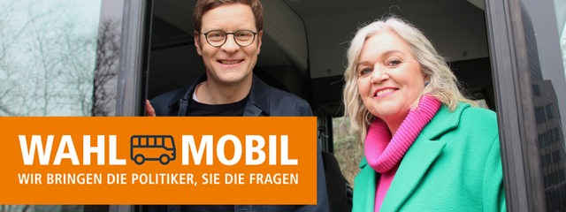Felix Krömer und Anja Görz am Wahlbus