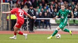 Werder-Spielerin Sophie Weidauer führt im Spiel gegen Köln den Ball.